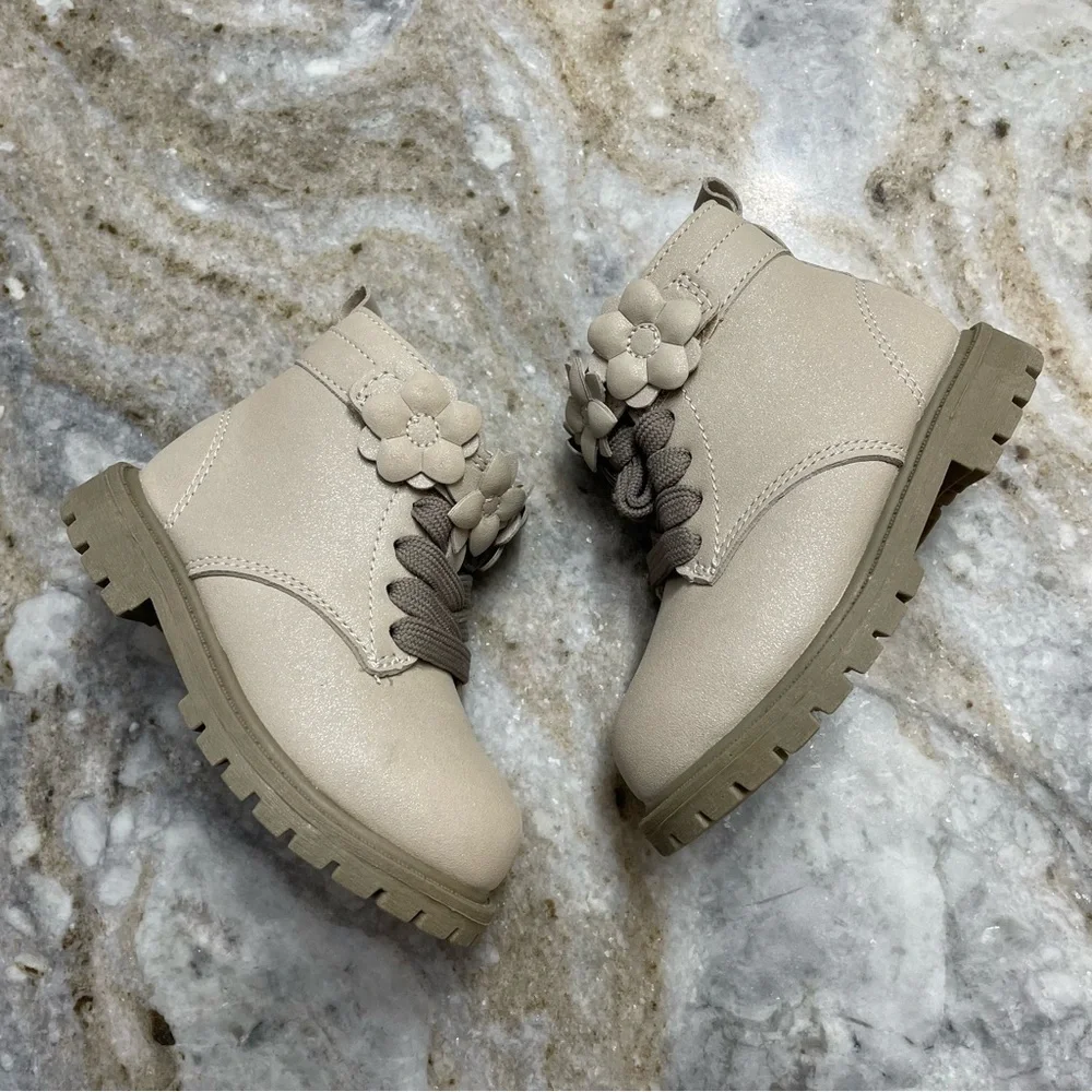 NEW Carter's Daffodil Toddler High-Top Boots Girls 7M in Khaki